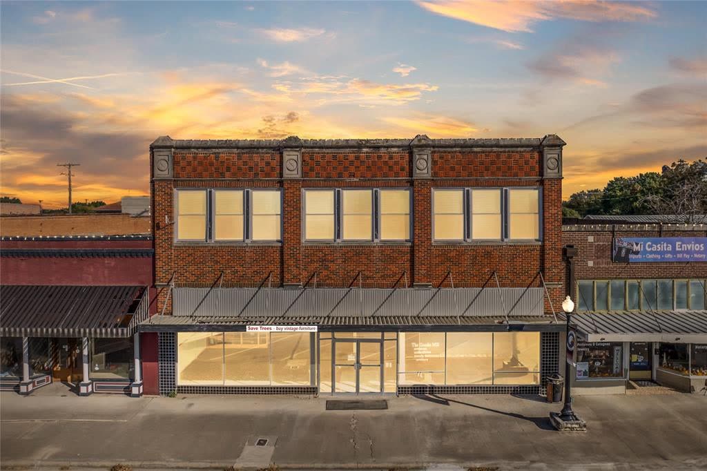 207 E Elm listing photo, two-story brick live-work building
