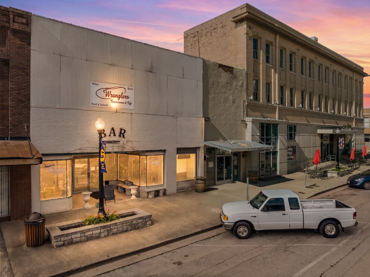 Wrangler’s listing photo at 106 E Elm, with Frenkie’s to the right